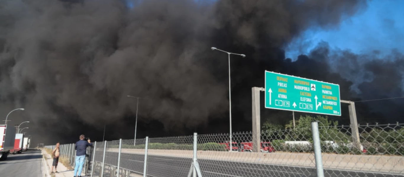 Φωτιά στη Μεταμόρφωση: Στην κυκλοφορία δύο λωρίδες στο ρεύμα προς Λαμία